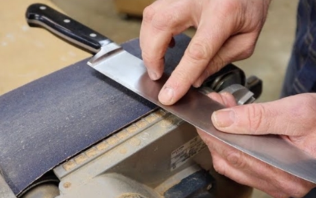 How to Sharpening a Machete With a Belt Sander